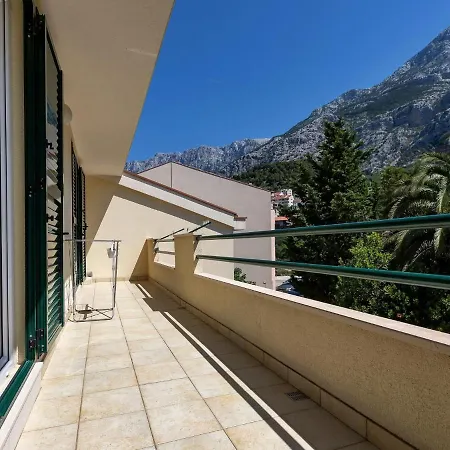 Mario In With A Shady Terrace Apartment *